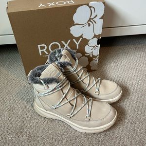NWT Roxy Decland Waterproof Warm Faux Fur Boots, size 10